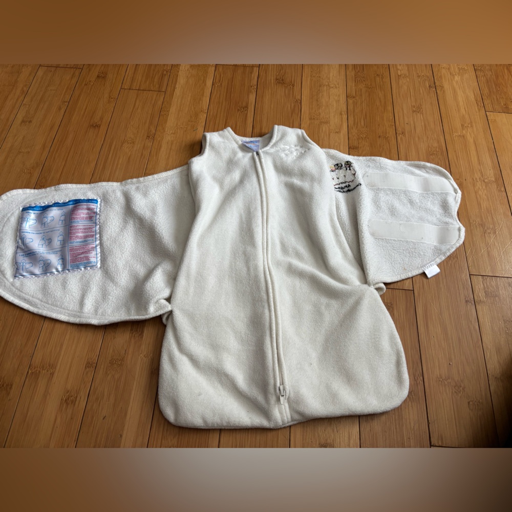 Halo sleep sack. Sz Newborn to 3 months. So warm and cozy.